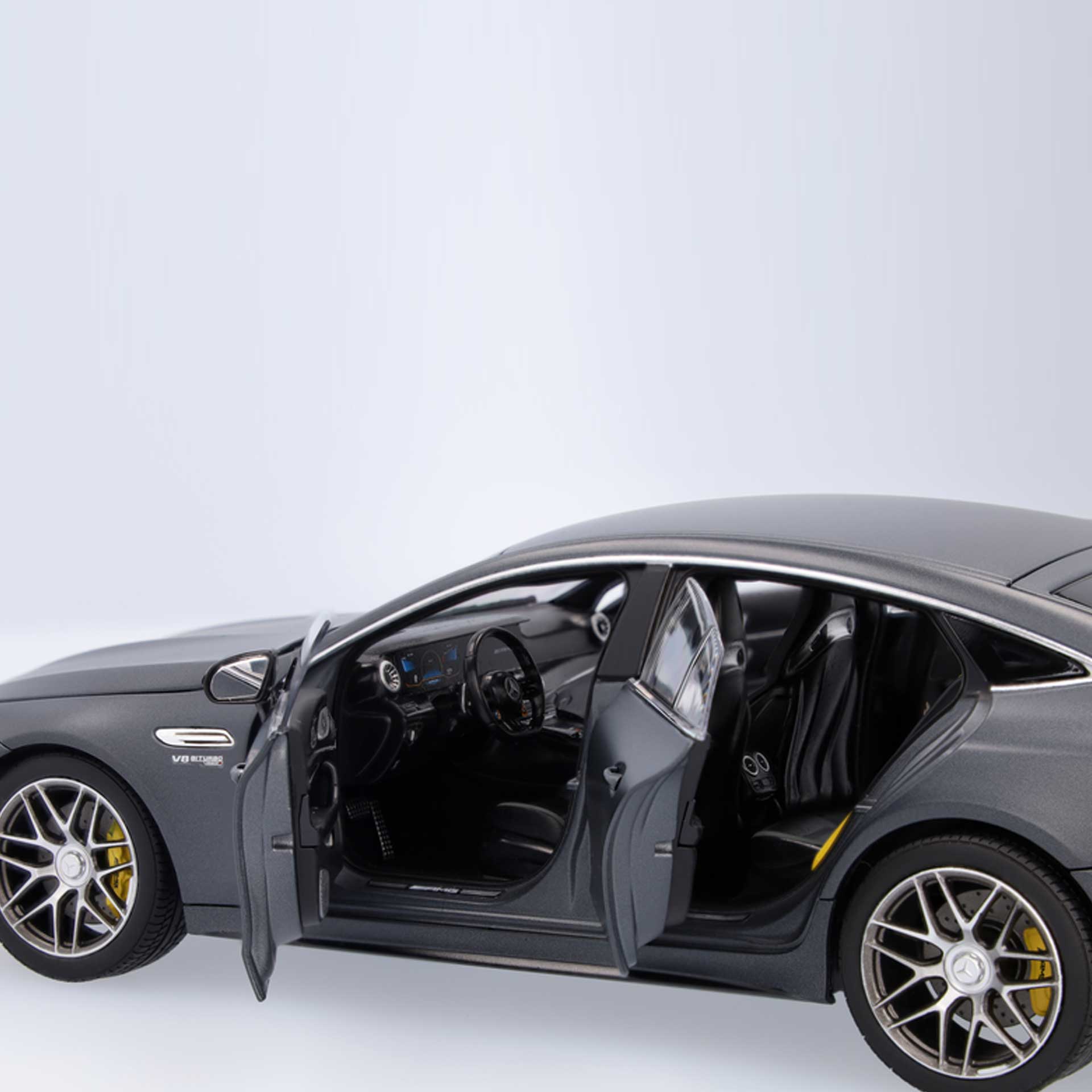 Mercedes-AMG Modellauto GT 63 S 4MATIC+ X290 designo selenitgrau magno 1:18 B66961038 Mercedes-AMG Modellauto GT 63 S 4MATIC+ X290 designo selenitgrau magno 1:18 B66961038