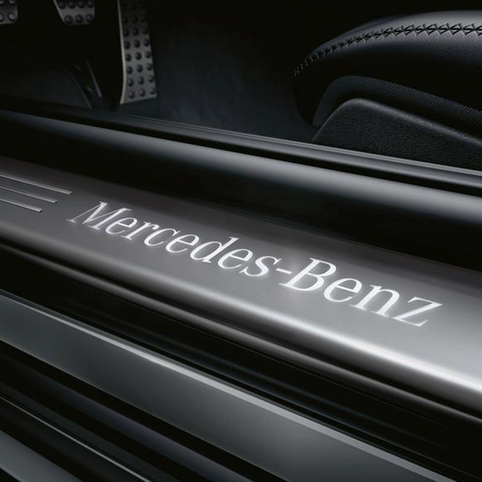 Mercedes-Benz Wechselcover für Einstiegsleisten beleuchtet vorne 2-teilig weiß A2576804902
