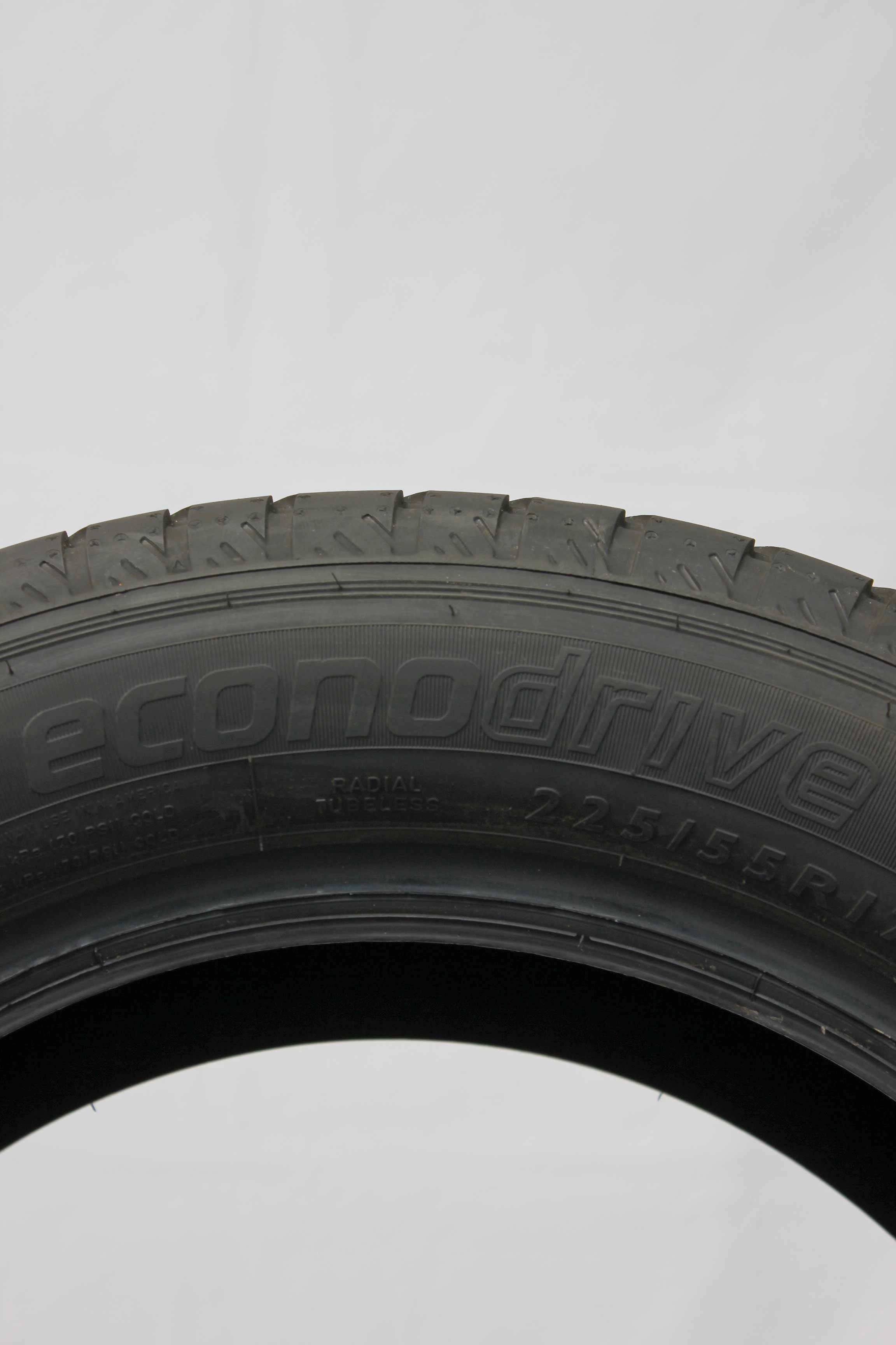 Sommerreifen-Dunlop-Econodrive-225-55-R17-109-107H-2_(6)