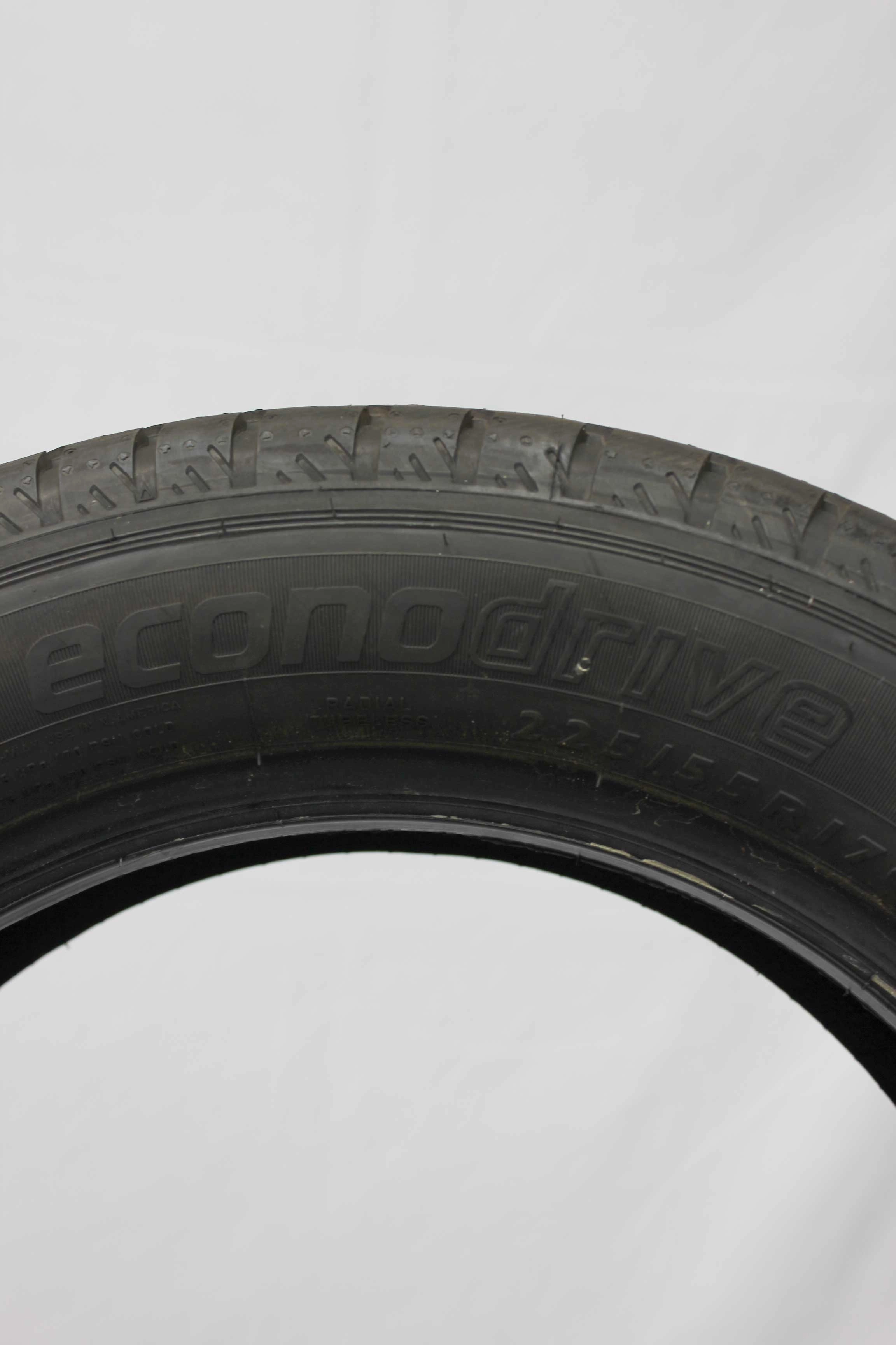 Sommerreifen-Dunlop-Econodrive-225-55-R17-109-107H-2_(7)