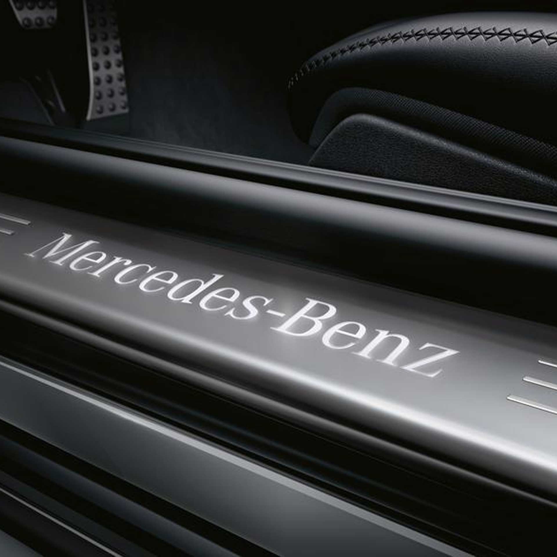 Mercedes-Benz Wechselcover für Einstiegsleisten beleuchtet vorne einteilig silber