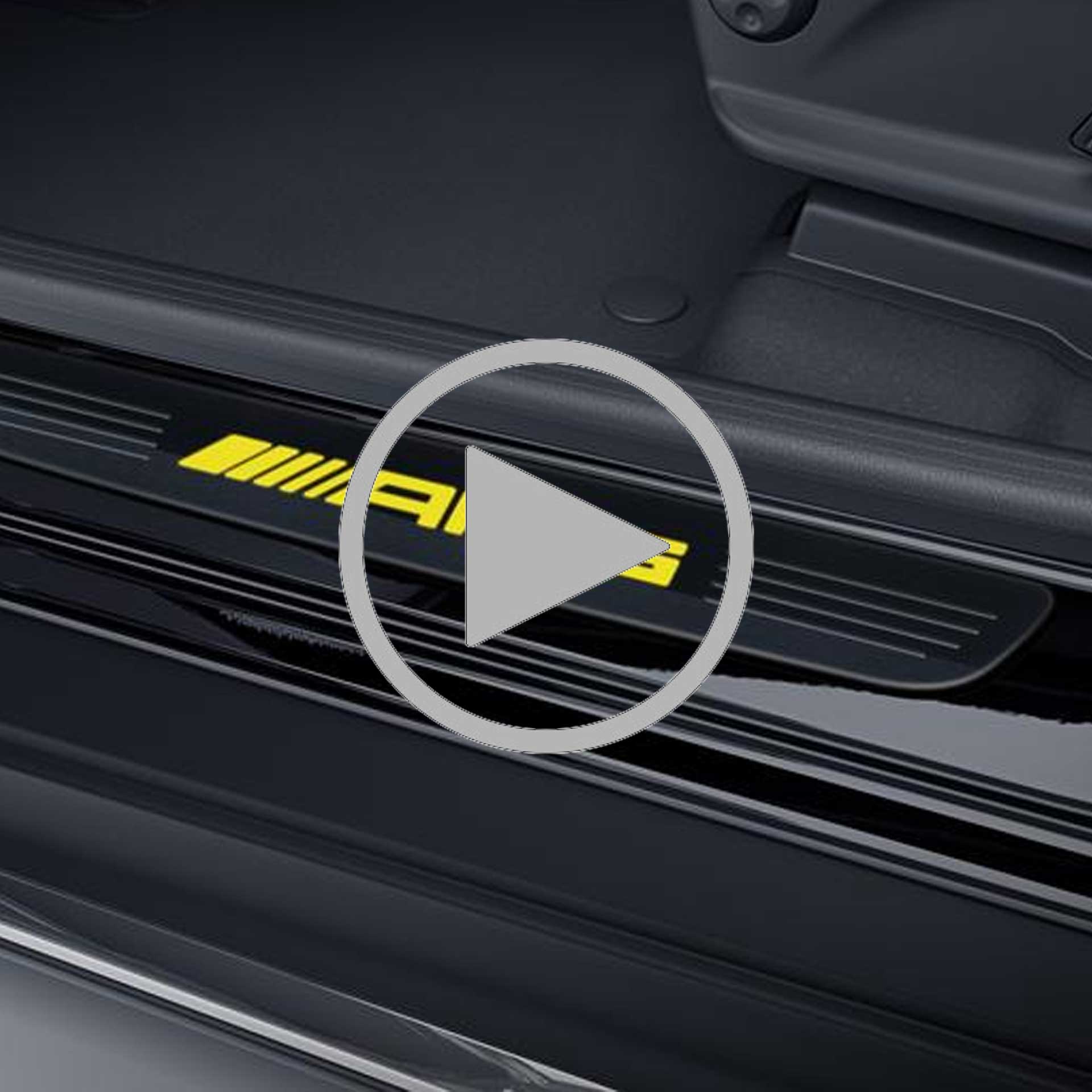 Mercedes-AMG Einstiegsleisten beleuchtet vorne Wechselcover einteilig schwarz/gelb