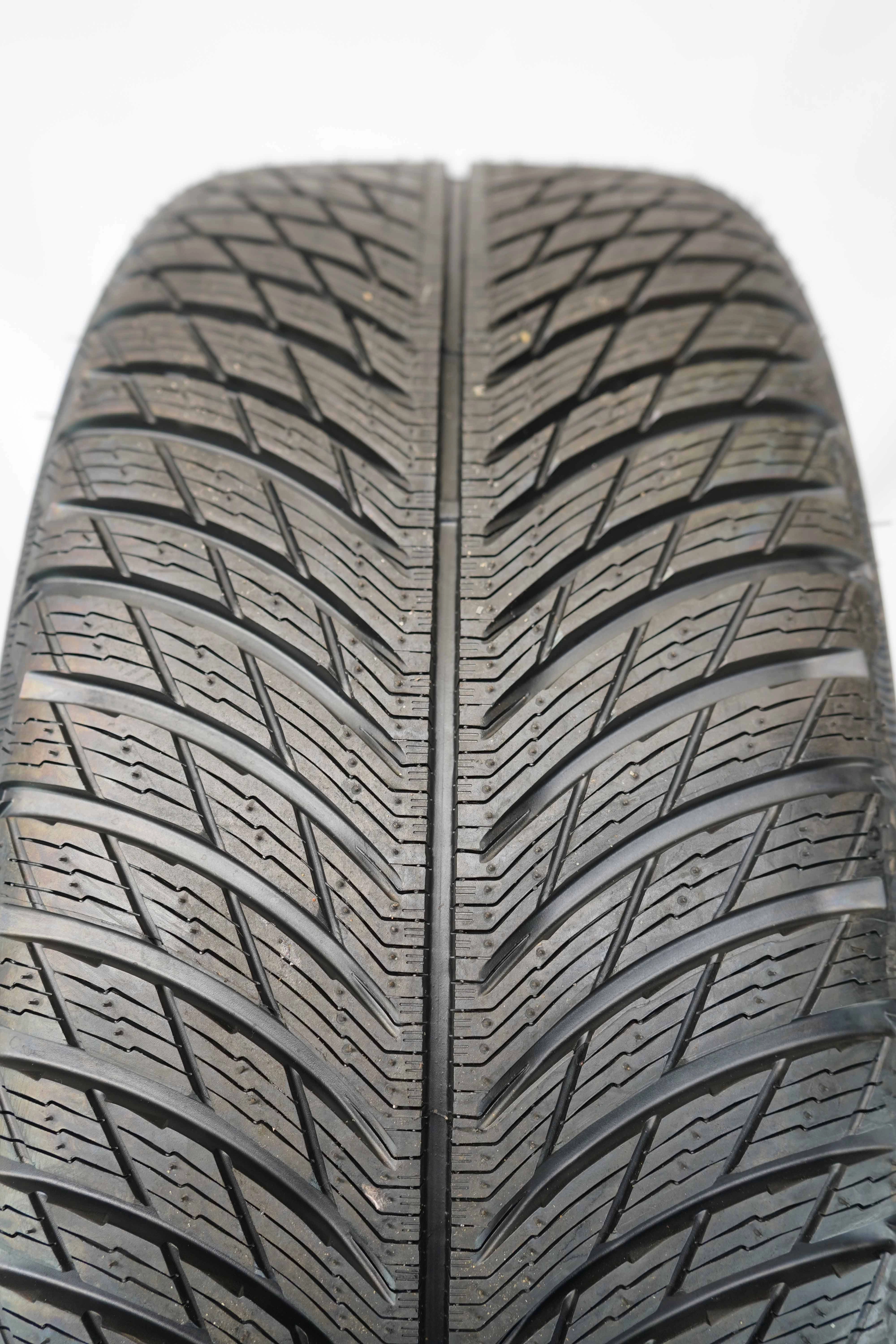 Winterkomplettradsatz-Mercedes-Benz-A177-A-35-AMG-A1774014000-Michelin-3