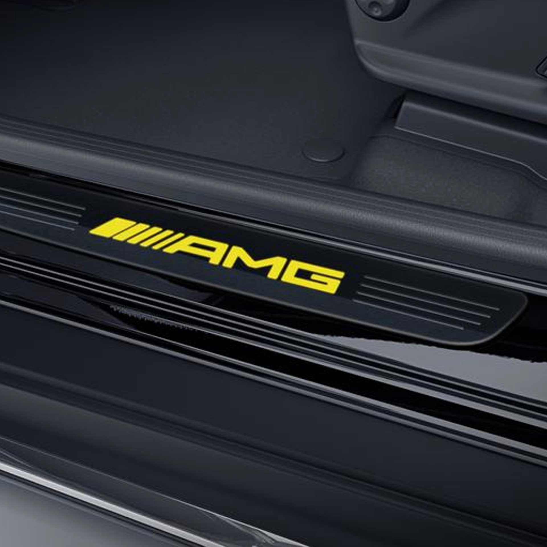 Mercedes-AMG Einstiegsleisten beleuchtet vorne Wechselcover einteilig schwarz/gelb A2056862300