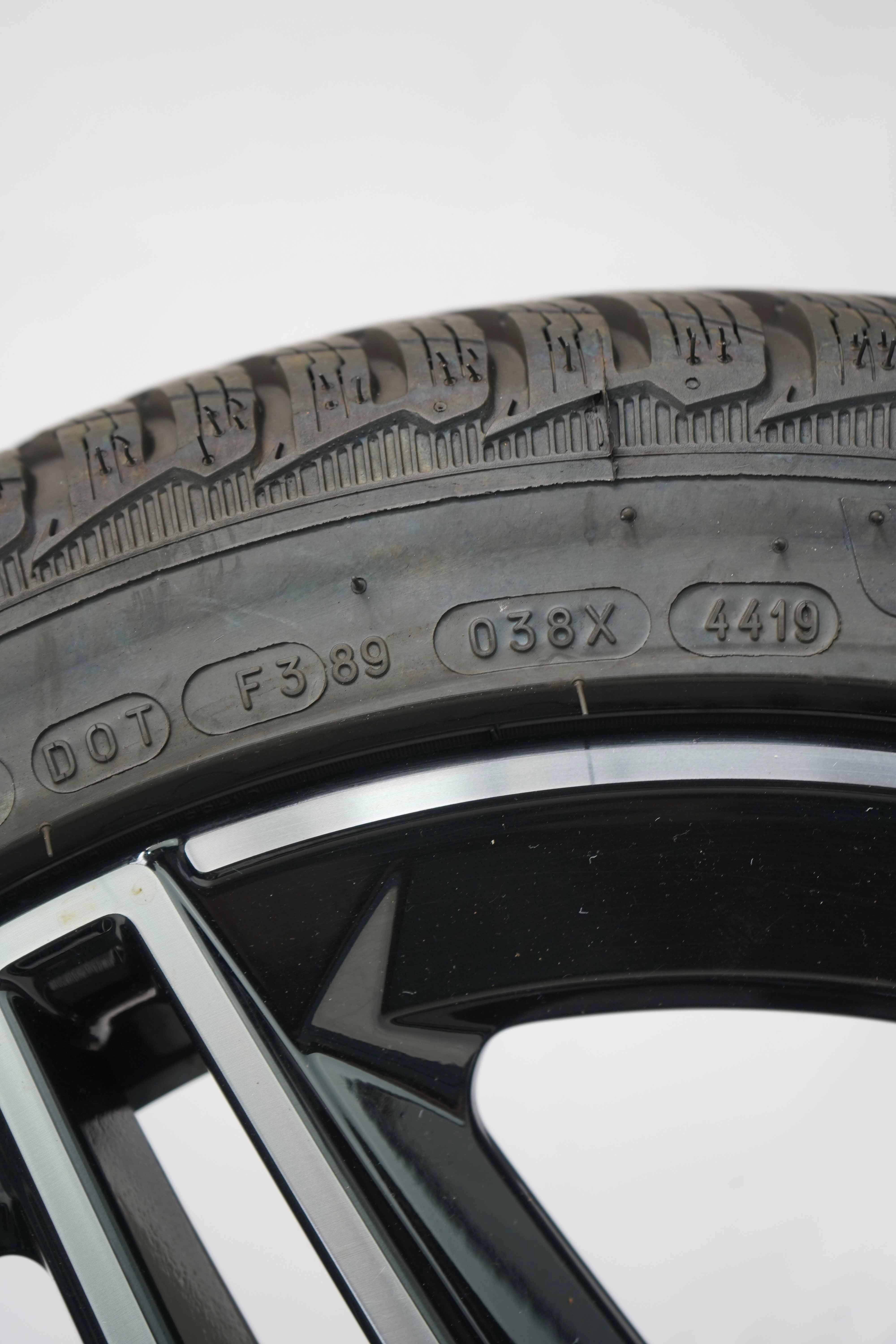 Winterkomplettradsatz-Mercedes-Benz-A177-A-35-AMG-A1774014000-Michelin-11