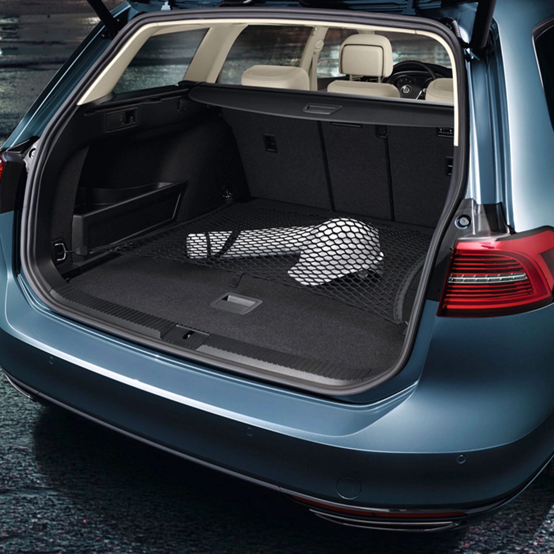 Audi Zentrum Essen - Die funktionale und faltbare Box aus Polyester bietet  ein Fassungsvermögen von bis zu 32 Liter und dient im ausgebreiteten  Zustand als zusätzliche Schutzunterlage für den Kofferraum. Mit Klettbändern