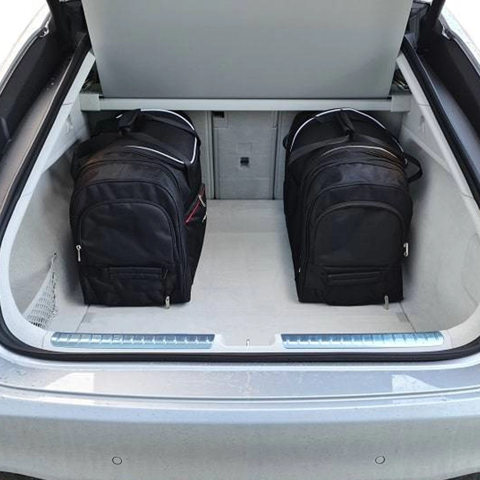 Mercedes-Benz Tasche für Ladekabel zur Aufbewahrung im Kofferraum