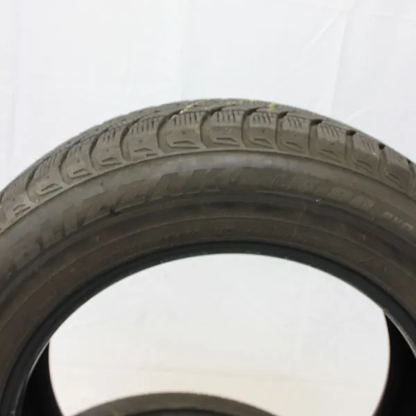 Gebrauchter-Winterreifen-Bridgestone-Blizzak-LM80evo-Rosier-Online-Shop-02