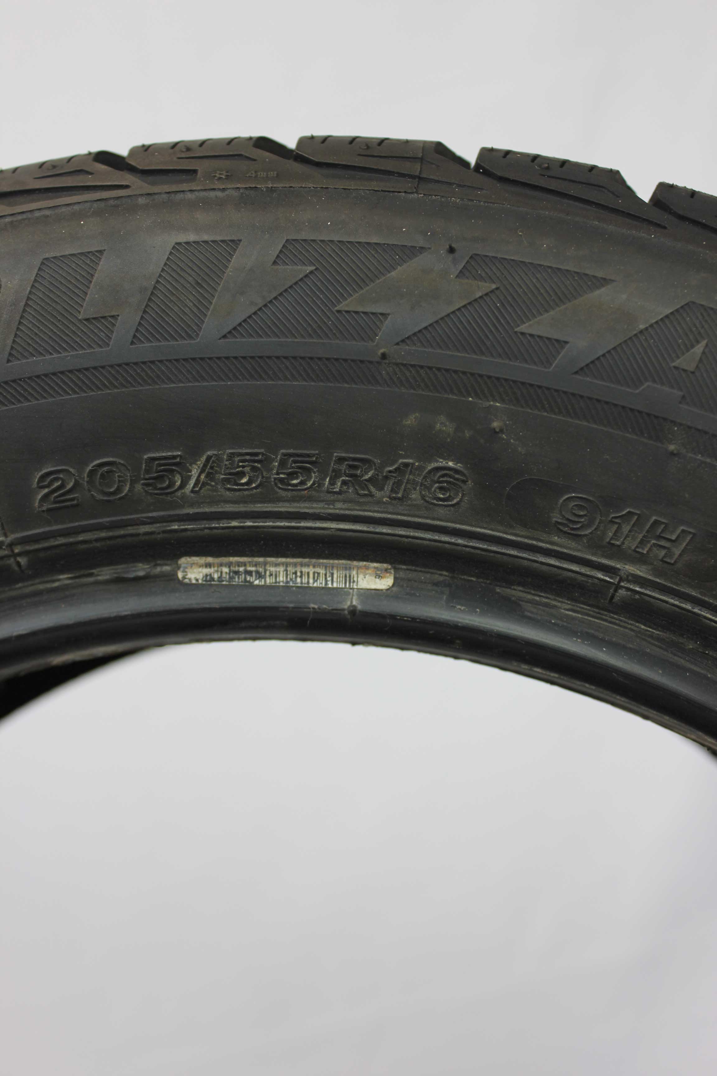 Gebrauchter Bridgestone Blizzak LM-32 MO Winterreifen 205/5...