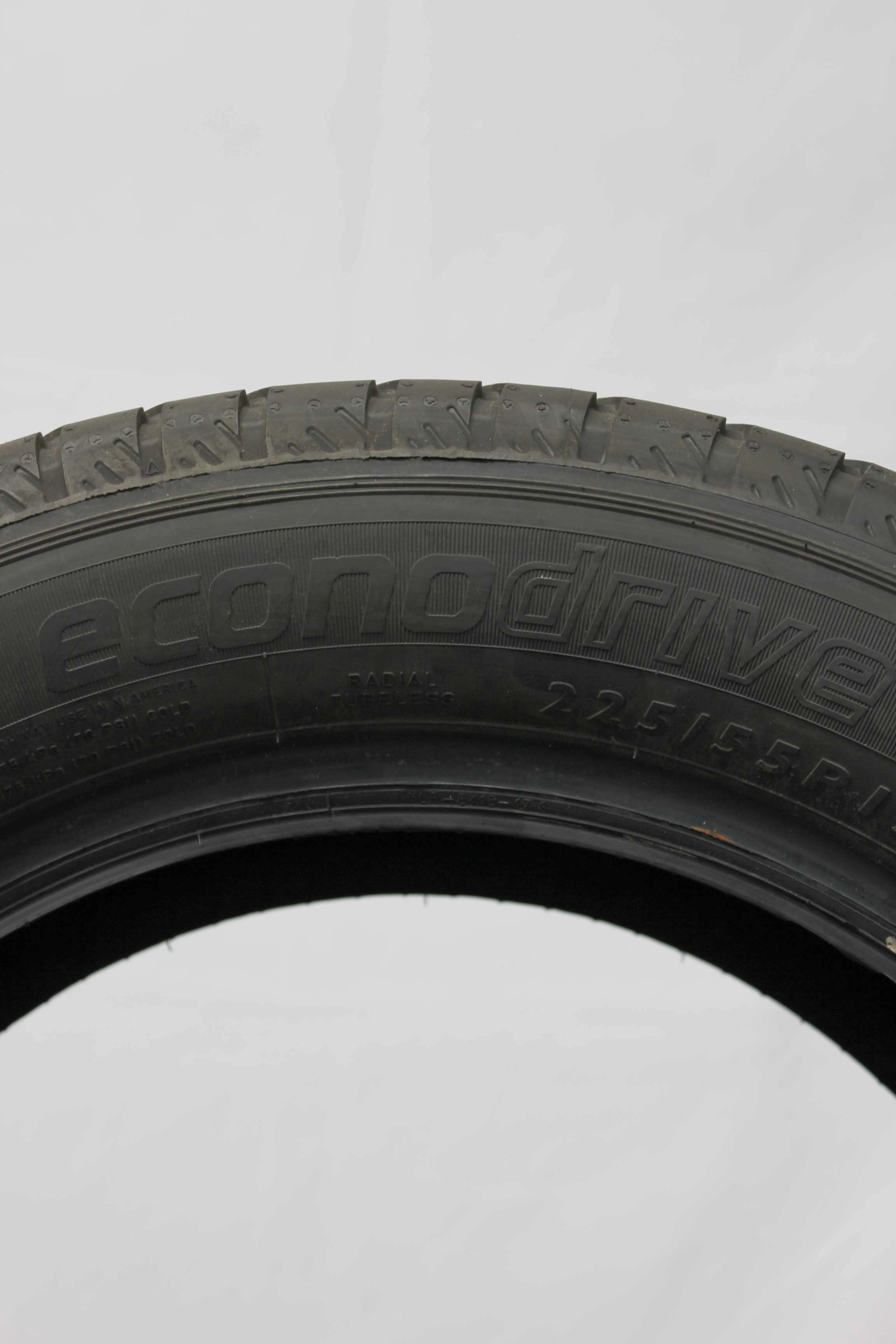 Sommerreifen-Dunlop-Econodrive-225-55-R17-109-107H-2_(5)