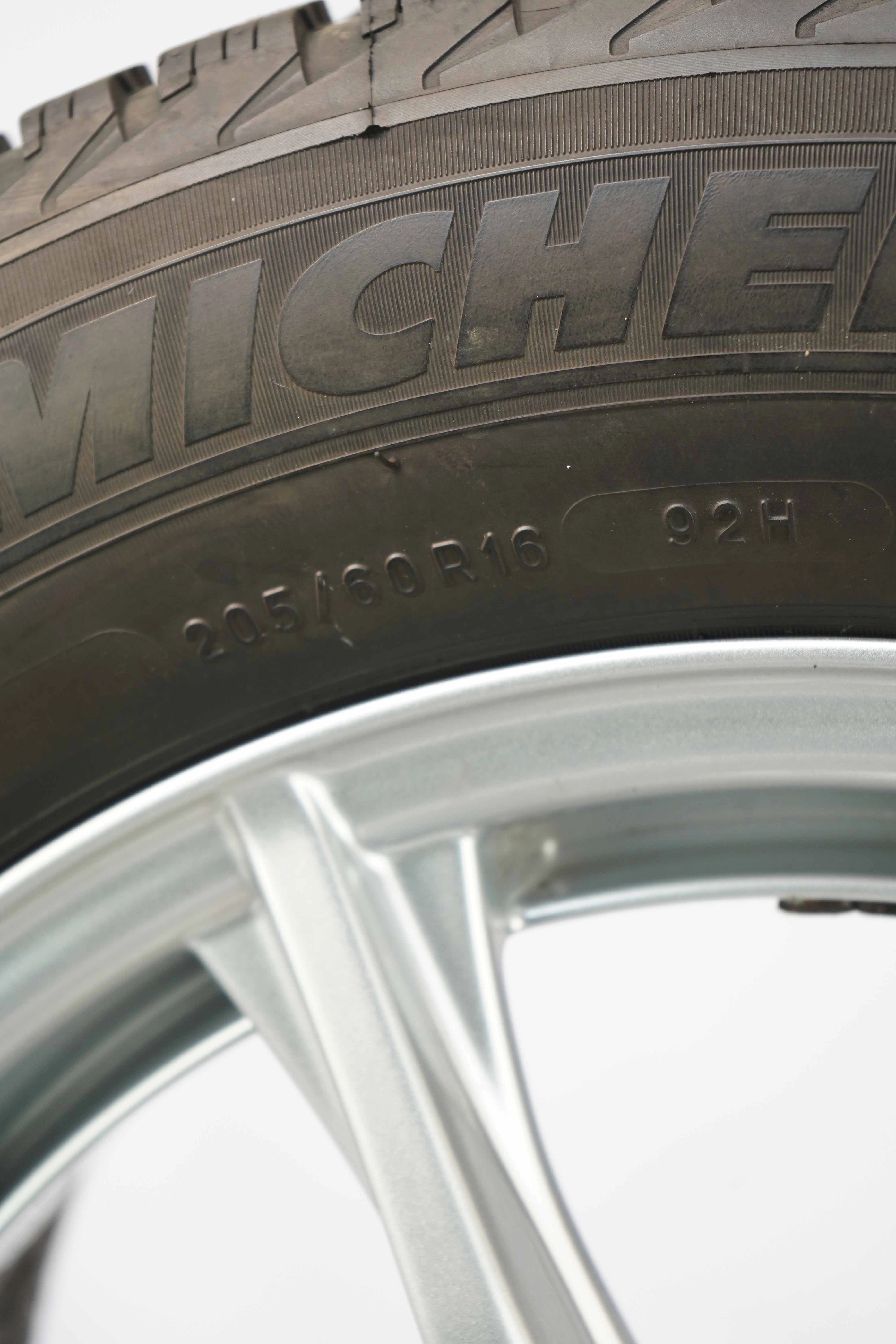 Winterkomplettradsatz-Mercedes-Benz-A205-C-Klasse-A2054012400-Michelin-2